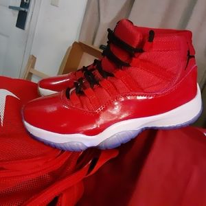 Air Jordan 11s win like 96 sz 7